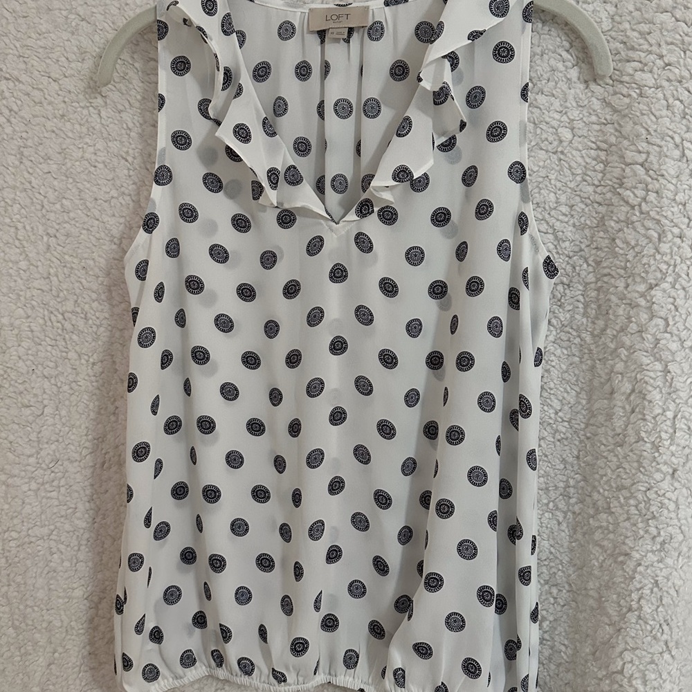 Loft outlet sleeveless, ruffle neck top.